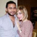 الفنان تامر حسني و زوجته بوسيل يحلان بالمغرب لحضور حفل زفاف 2 تامر حسني
