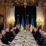 Les présidents ukrainien et américain réunis en Floride pour des discussions sur l'accord de paix.