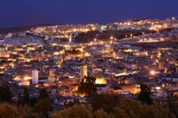 Visite de la médina de Fès avec des vues panoramiques du Grand Stade de Fès.