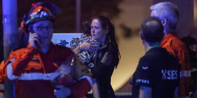 Attentat à Bondi Beach : des victimes et des blessés sont évacués de la zone