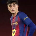 Joueur de football blessé aux ischio-jambiers.