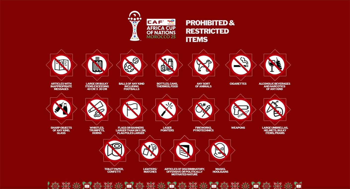 Supporters de la CAN 2025 avec des drapeaux et des ballons.