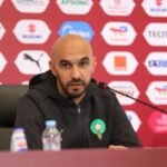 Les joueurs de l'équipe nationale marocaine en action sur le terrain.