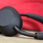 Casque Sony WH-1000XM6 avec sa boîte et ses accessoires.