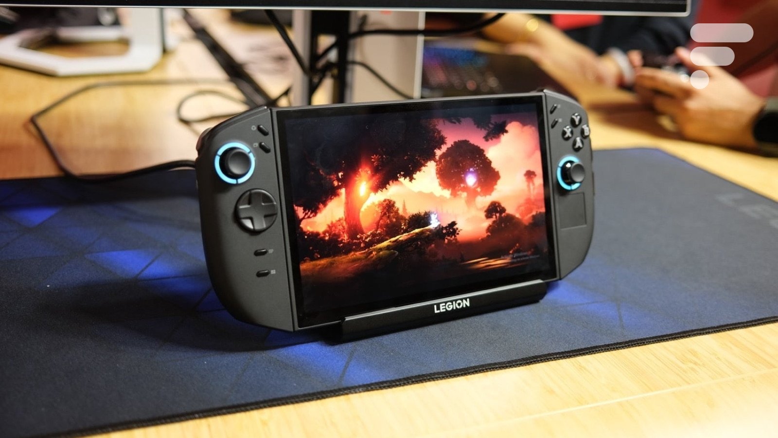 Plus puissante sans Windows ? La Lenovo Legion Go 2 s’offre une transformation surprise dés le mois prochain 3 Console PC portable Lenovo Legion Go 2 avec écran Oled.