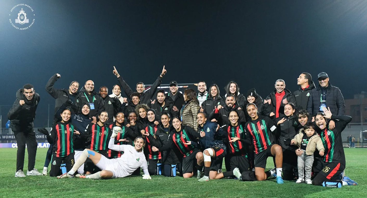 L'équipe de l'AS FAR en action sur le terrain.