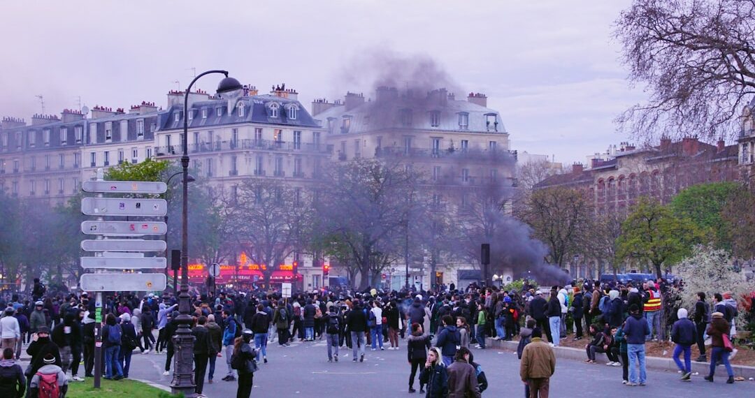 فرنسا.. 17 ألف متظاهر في باريس احتجاجا على مشروع موازنة 2026