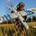 صورة تجمع لقطات متنوعة تعكس أبرز الأحداث الإقليمية: علم الجزائر، خريطة اليمن، وصورة لحمزة العقرباوي.