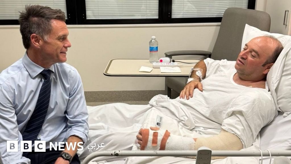 صورة أحمد الأحمد في شاطئ بونداي.