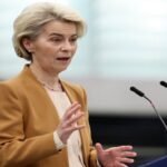 صورة لمكالمة هاتفية بين الرئيس الأوكراني والرئيس الأميركي.