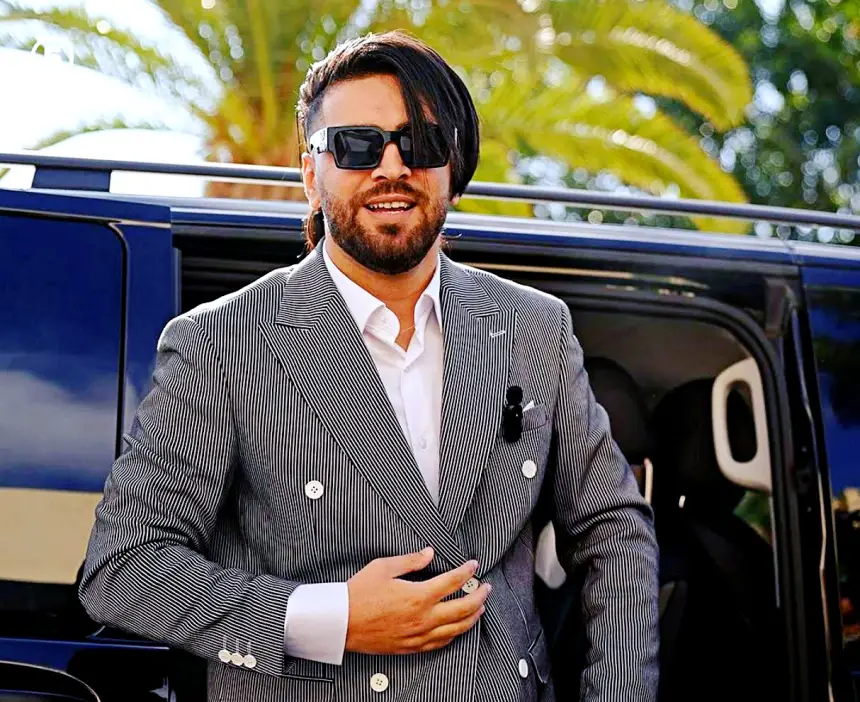 وكيل الملك بالجديدة يتوصل بأكثر من 50 شكاية ضد إلياس المالكي 3 صورة لشخص يصادف في محكمة.