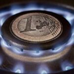 صورة لشخصية رئيس الوزراء الهنغاري فيكتور أوربان في مؤتمر صحفي.