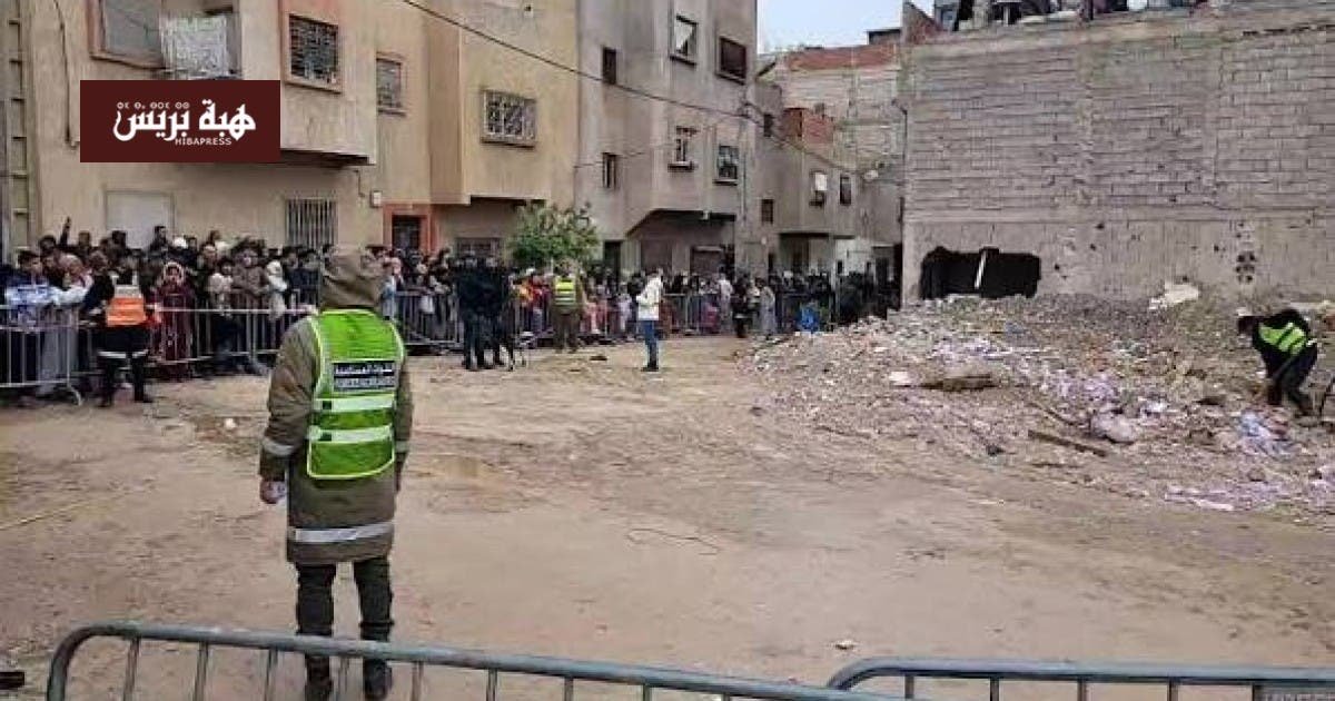 صورة من حي المسيرة ببنسودة في فاس, يظهر فيها البناء العشوائي والفوضى.