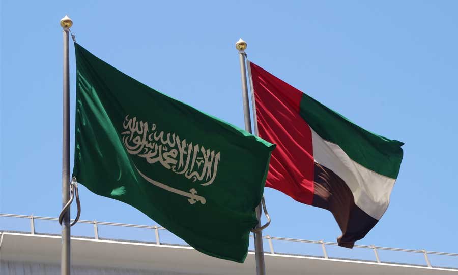 خريطة اليمن تظهر مناطق النفوذ السعودي والإماراتي مع أعلام البلدين