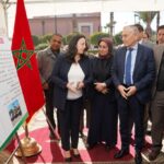 ** صورة لوفد من اللجنة الإقليمية للتنمية البشرية يرأس اجتماعهم في دورتها الثانية.