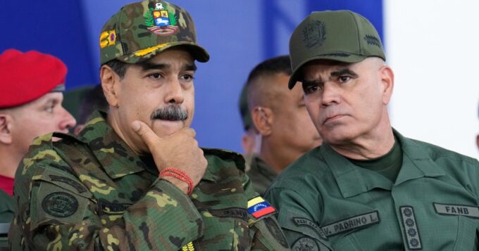 صورة لشاحنة حربية أمريكية في البحر الكاريبي.