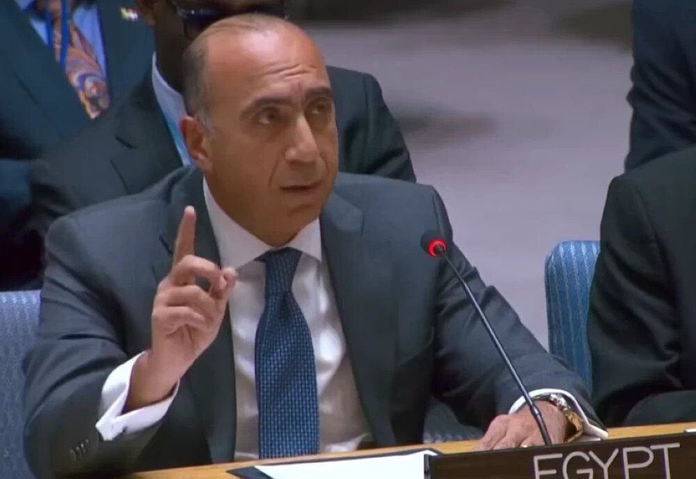 صورة لوزير خارجية مصر ينهض على منبر مجلس الأمن.