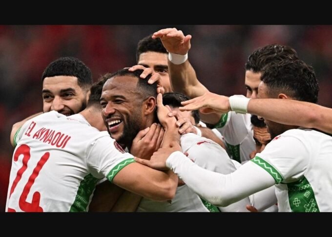 صورة للمنتخب المغربي يحتفل بفوز في كأس أمم أفريقيا