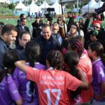 صورة للافتة التذكارية لمبادرة «اليونسكو – كأس الأمم الإفريقية للمواطنة».