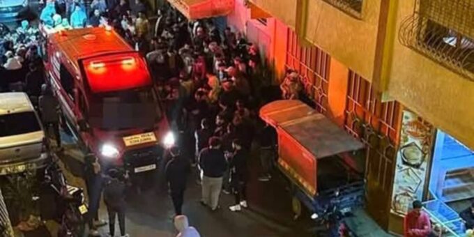 صورة لطفلة صغيرة مع والدتها