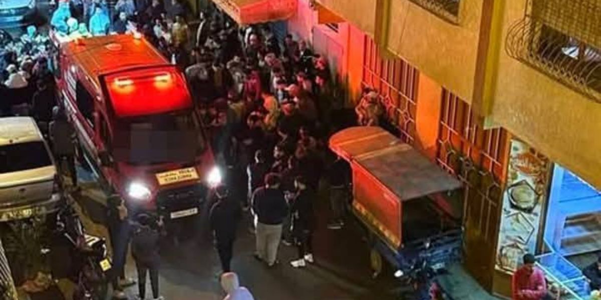 صورة لطفلة صغيرة مع والدتها