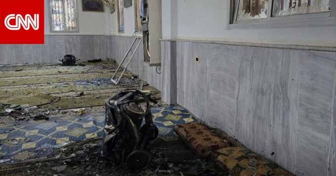 صورة من موقع الانفجار في مسجد الإمام علي بن أبي طالب بحمص، سوريا.