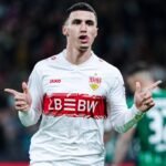 بلال الخنوس يهتف مع زملائه في شتوتغارت بعد هدفهم.