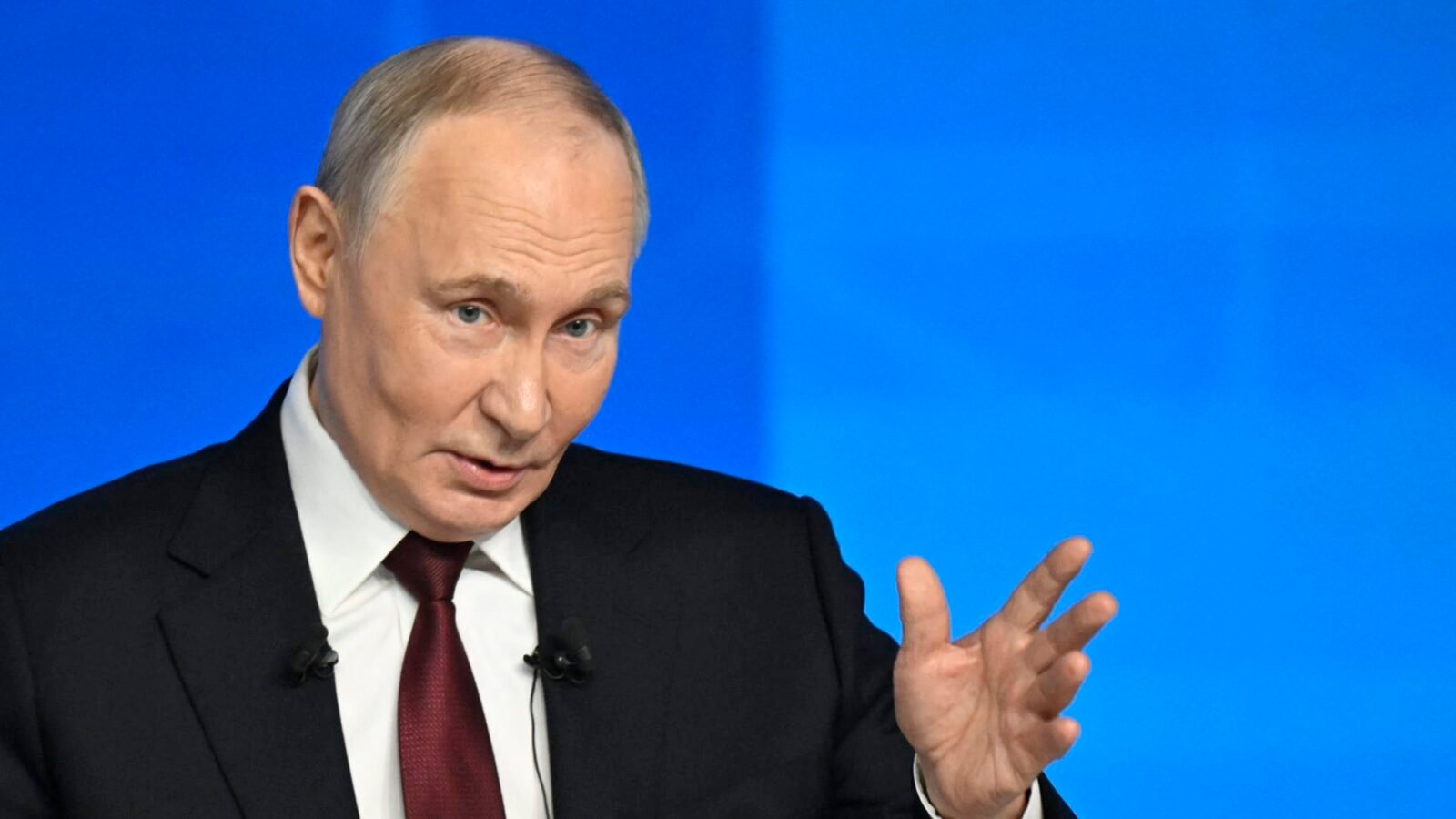 صورة للرئيسين بوتين وزيلينسكي في لقاء سابق.