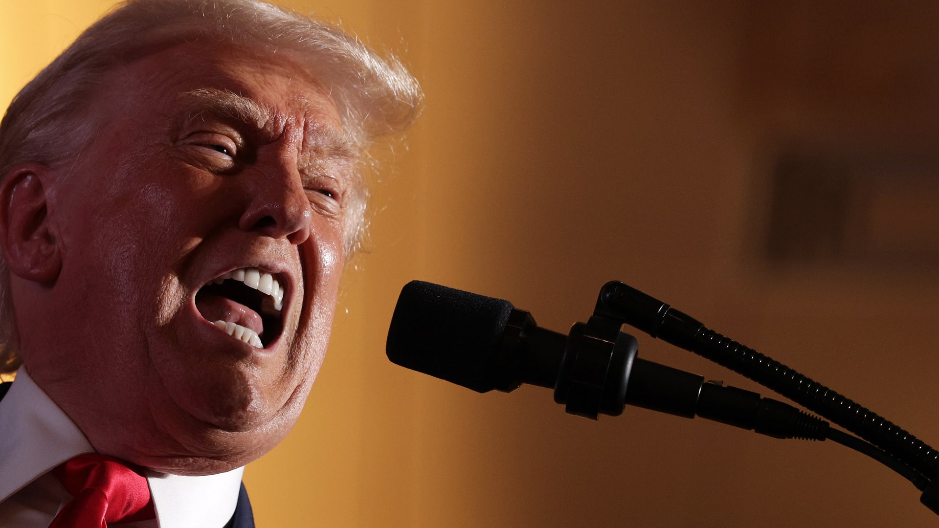 صورة الرئيس الأمريكي دونالد ترامب يهجم على الصوماليين في ولاية مينيسوتا