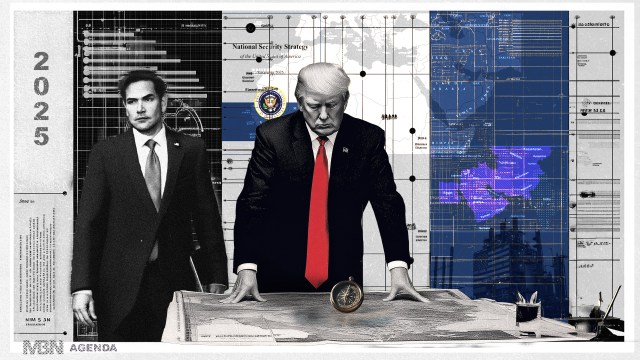 صورة ترامب يلمح إلى خريطة الشرق الأوسط في مؤتمر صحفي.