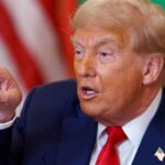 صورة للرئيس الأمريكي دونالد ترامب يُحاور الجالية الصومالية في ولاية مينيسوتا.