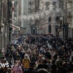 صورة لمداهمات الشرطة التركية في إسطنبول.