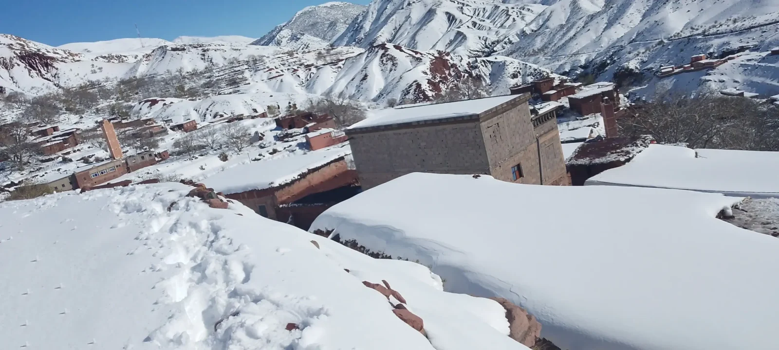 صورة لثلوج تغطي قرى بأزيلال.