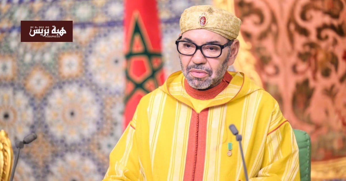 بعد الفيضانات المدمرة… الملك يعزي رئيس إندونيسيا ويؤكد دعم المغرب لبلاده في هذه المحنة 3 صورة للملك محمد السادس يصافح رئيس إندونيسيا.