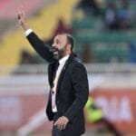 وصف الصورة: لاعبو المنتخب الوطني يلعبان في مباراة كأس العرب.