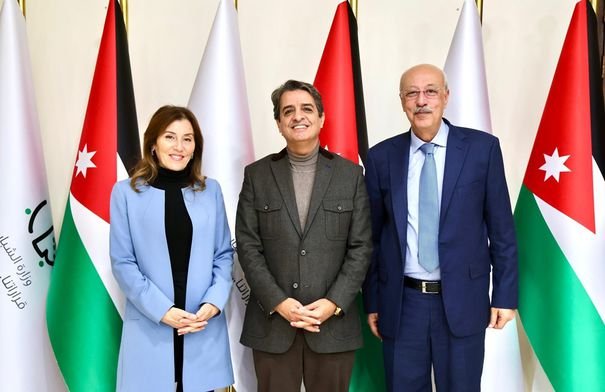 بحث تعزيز التعاون بين وزارة الشباب و"الوطني لحقوق الإنسان" 3 صورة لشباب يشاركون في فعالية توعية حقوقية.