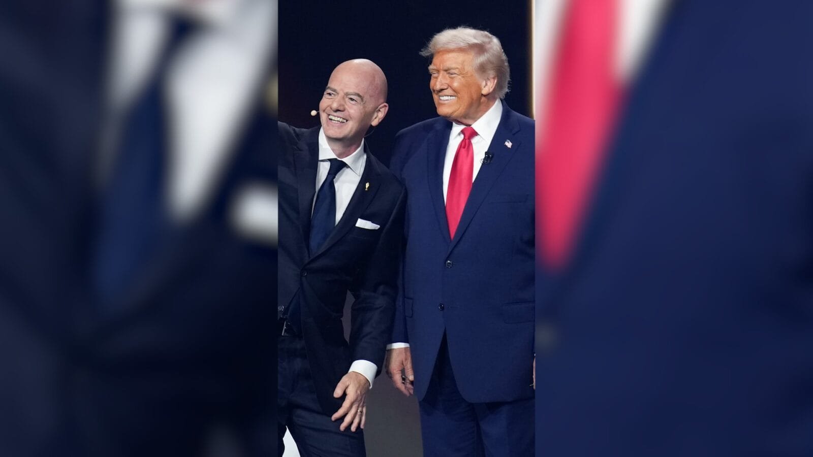 صورة رئيس الفيفا جياني إنفانتينو يمنح جائزة السلام لترامب.