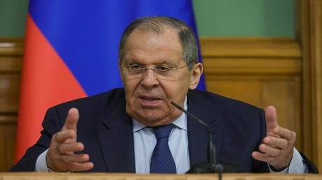 ** صورة لوزير الخارجية الروسي سيرغي لافروف يؤكد على إجراءات الرد الروسيّة.