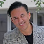 صورة ريدوان مع الفنانين الآخرين في حفل كأس إفريقيا