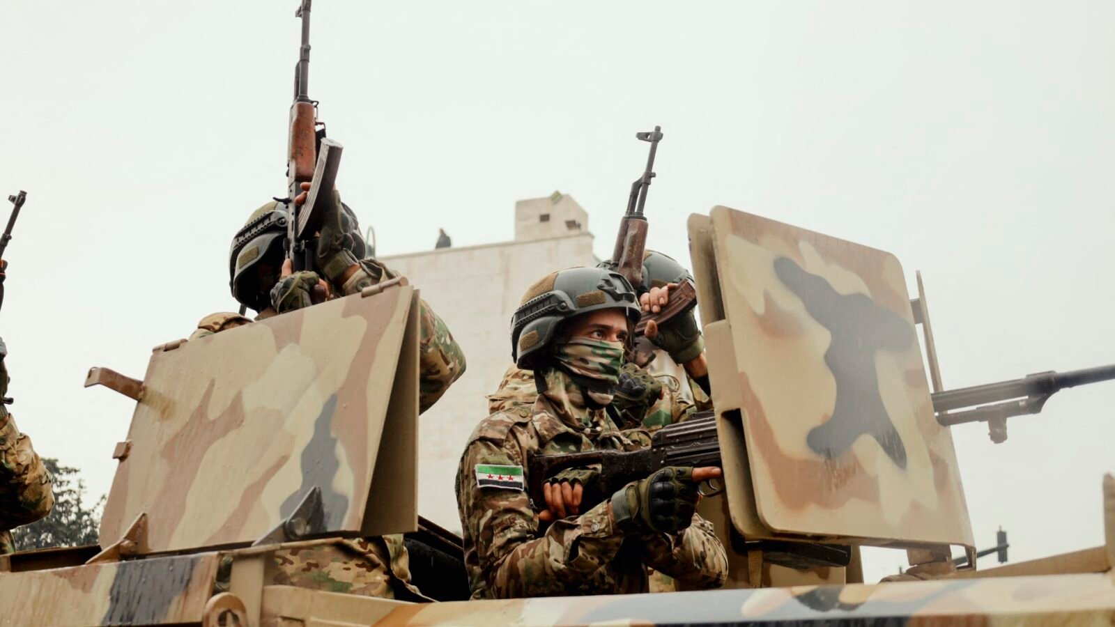 سوريا تعتقل 5 مشتبه بهم بعد مقتل جنديين أمريكيين ومترجم في هجوم تدمر 3 صورة لمنطقة تدمر في سوريا.