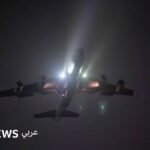 صورة لطائرة مقاتلة أمريكية تقلق في السماء.