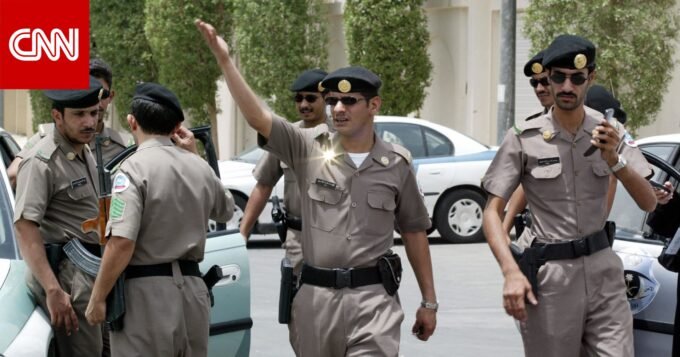 صورة للشرطة السعودية في عملها.