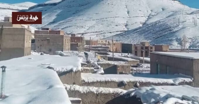 وصف الصورة بالإنجليزية: "موجة ثلجية تضرب إملشيل"