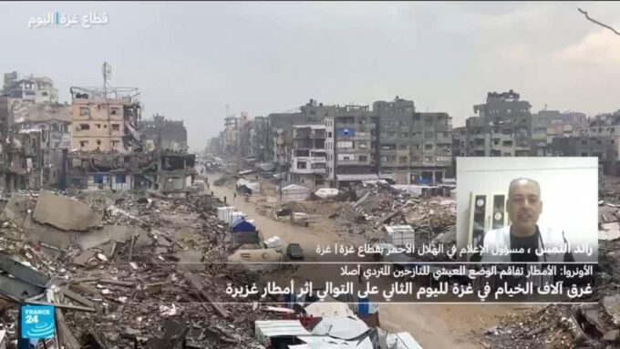 ** صورة رضيعة تتعرض للبرد في خان يونس.