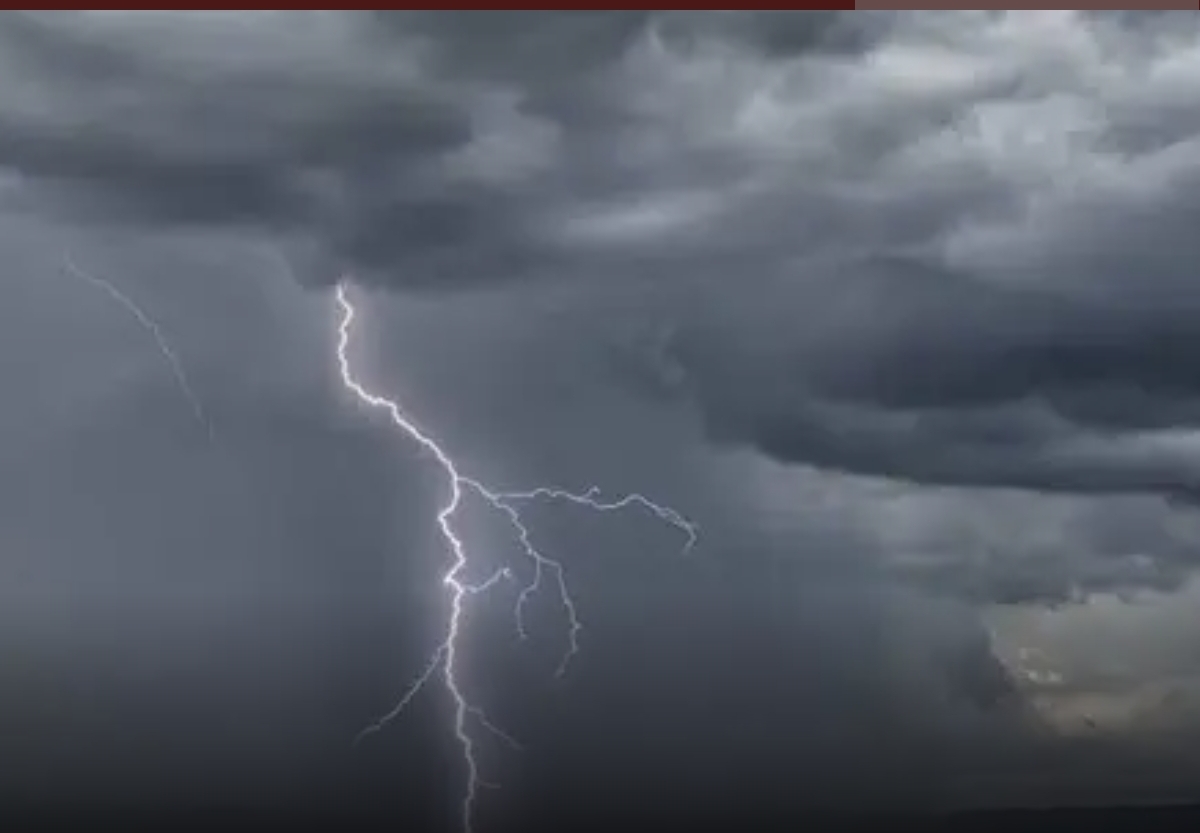 **وصف الصورة بالإنجليزية: تساقطات مطرية في طنجة**