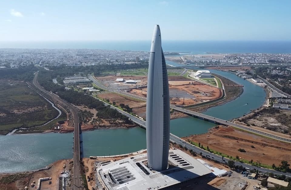 وصف الصورة بالإنجليزية: صورة لبرج محمد السادس في الرباط سلا، يظهر الفندق الفاخر الجديد والدورف أستوريا في الطابق 34 إلى الطابق 55.