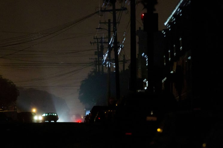 صورة للسيارات ذاتية القيادة في الفوضى المرورية.