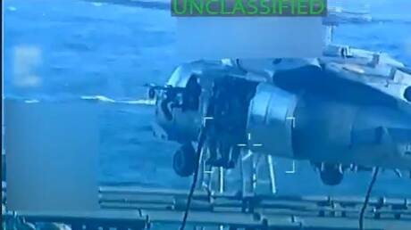صورة لفيديو يظهر عملية عسكرية لقوات أمريكية تقتحم وتسيطر على ناقلة نفط قبالة سواحل فنزويلا.