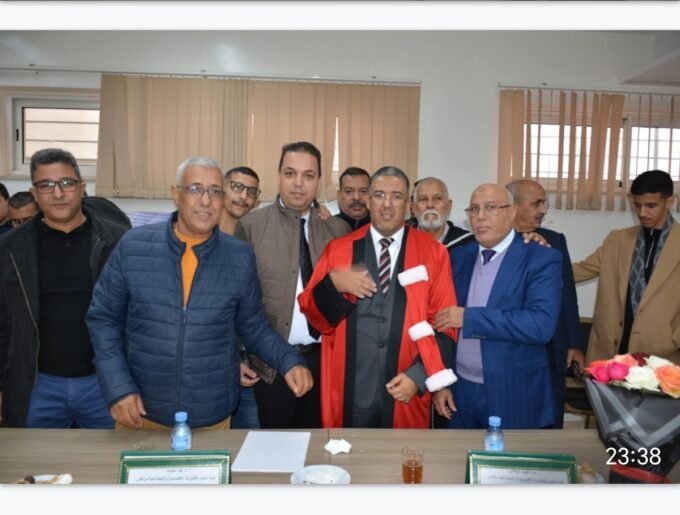 صورة قائد الملحقة الإدارية الرابعة بمدينة أكادير يتلقى شهادة الدكتوراه من جامعة ابن زهر.