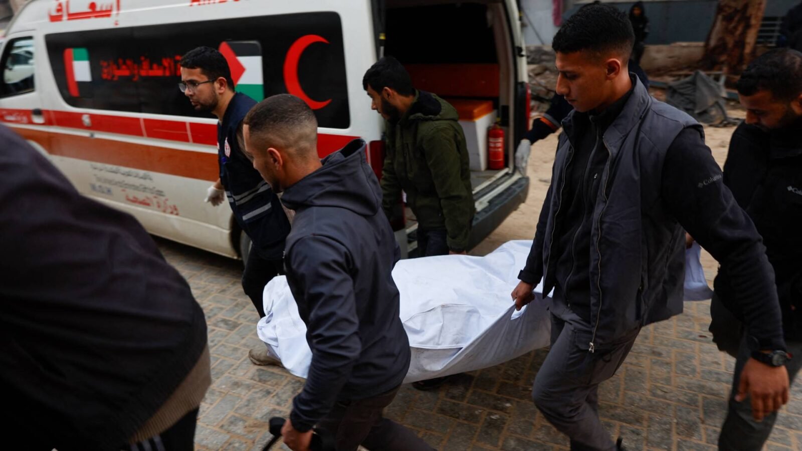 مصادر فلسطينية: شهداء وجرحى بقصف للاحتلال على مدرسة في حي التفاح شرق مدينة غزة 3 صورة لمدارس غزة خلال قصف للاحتلال الإسرائيلي.